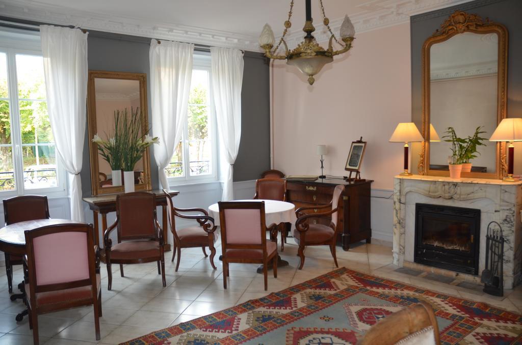 Hotel Et Studios D'Orfeuil Bourbonne les Bains Bagian luar foto