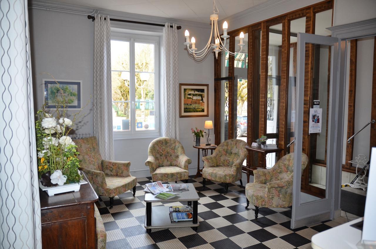 Hotel Et Studios D'Orfeuil Bourbonne les Bains Bagian luar foto