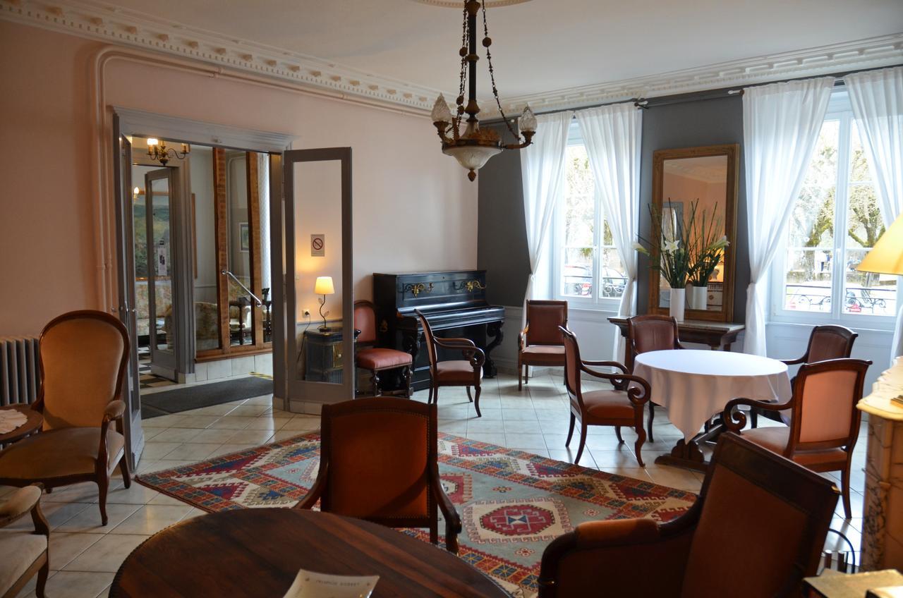 Hotel Et Studios D'Orfeuil Bourbonne les Bains Bagian luar foto